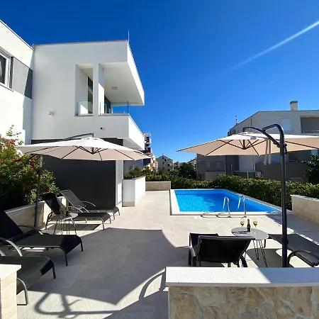 Fantasy Pool Villa Novalja Exterior photo