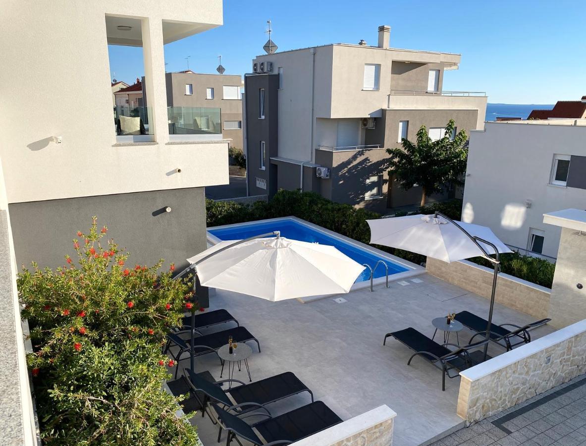 Fantasy Pool Apartment