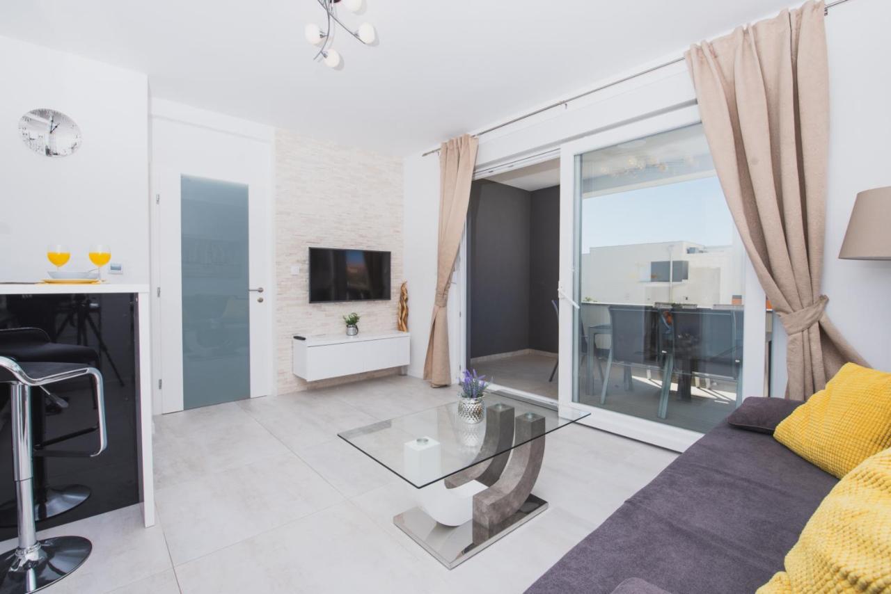 Fantasy Pool Apartment Novalja